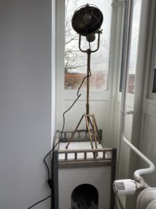 Een mooie tafellamp mag niet ontbreken. Bestel 'm bij Directlampen.nl 1 staande lamp